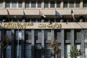 بازدید پزشکیان؛ فرصت ملی برای نفت یا سپر رسانه‌ای برای پاک‌نژاد؟
