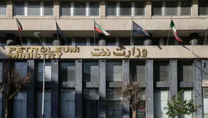 بازدید پزشکیان؛ فرصت ملی برای نفت یا سپر رسانه‌ای برای پاک‌نژاد؟