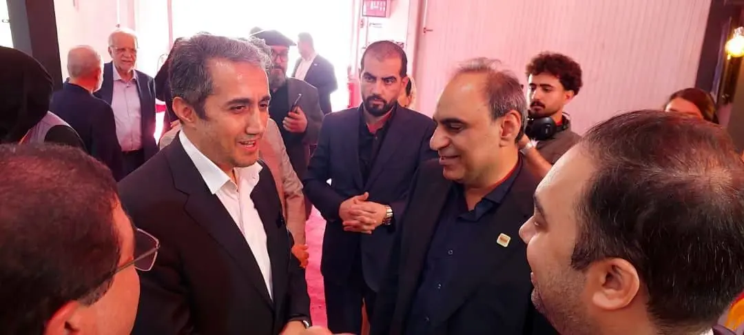 بازدید رییس هیأت عامل ایمیدرو از غرفه فولاد اکسین خوزستان در نمایشگاه جامع معدن و صنایع معدنی ایران