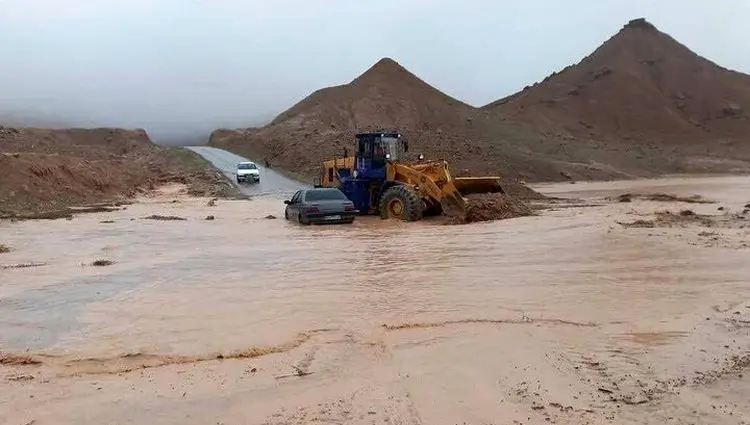 سه شهروند مشهدی از سیلاب کالی نجات یافتند
