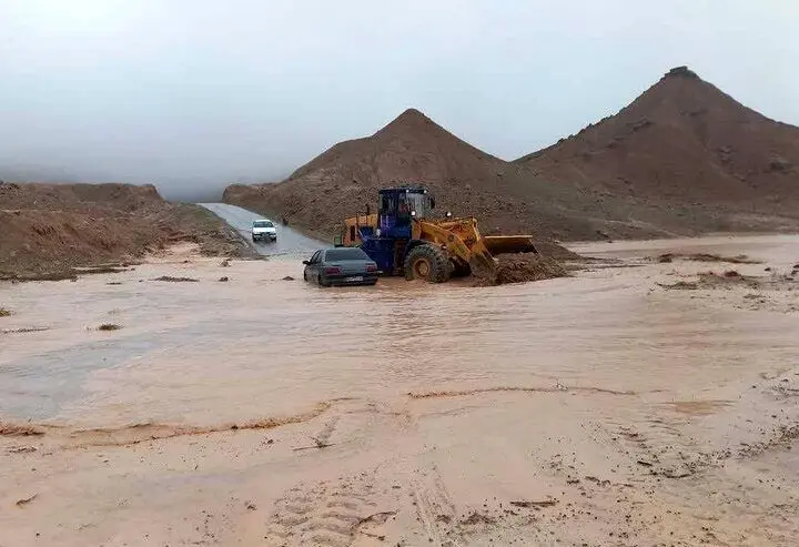 سه شهروند مشهدی از سیلاب کالی نجات یافتند