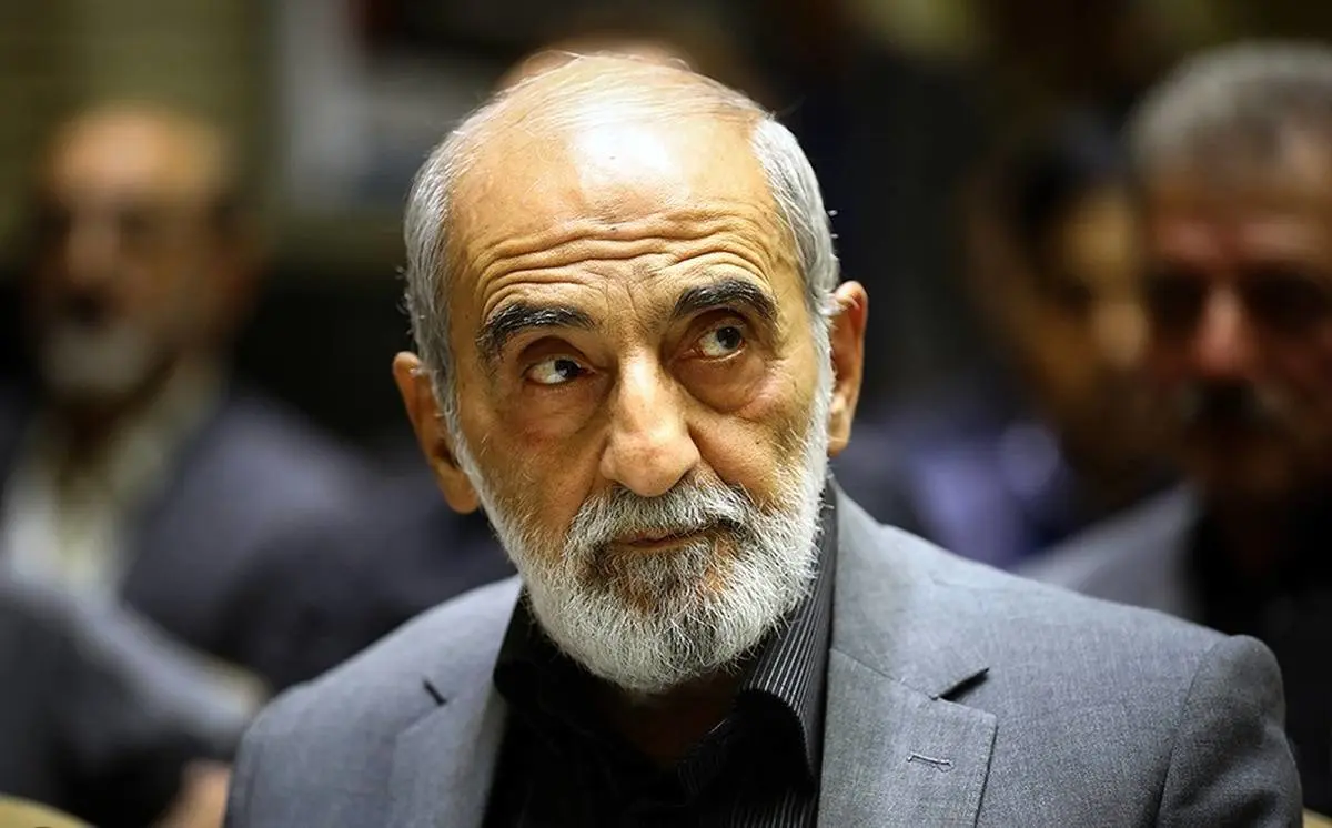 با این حرف شریعتمداری روحانی را کاملا شست و پهن کرد |...! 
