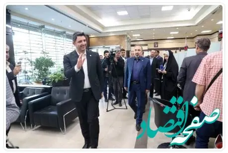 تأکید بر ارتقای خدمات مشتری‌مدار و تقویت اعتماد عمومی در جریان بازدید مدیران ارشد بانک مرکزی و بانک ملی ایران از شعب سابق بانک آینده