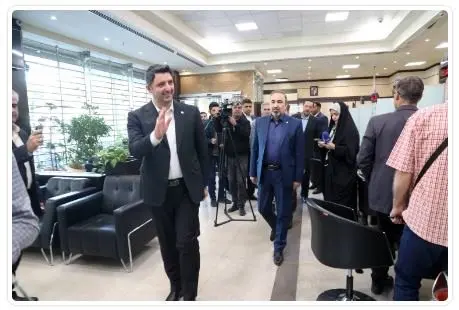 تأکید بر ارتقای خدمات مشتریمدار و تقویت اعتماد عمومی در جریان بازدید مدیران ارشد بانک مرکزی و بانک ملی ایران از شعب سابق بانک آینده