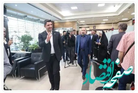 تأکید بر ارتقای خدمات مشتری‌مدار و تقویت اعتماد عمومی در جریان بازدید مدیران ارشد بانک مرکزی و بانک ملی ایران از شعب سابق بانک آینده