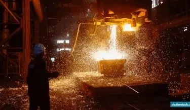 تولید جهانی چدن در ژانویه و فوریه چند درصد نسبت به سال گذشته کاهش داشته است؟ 