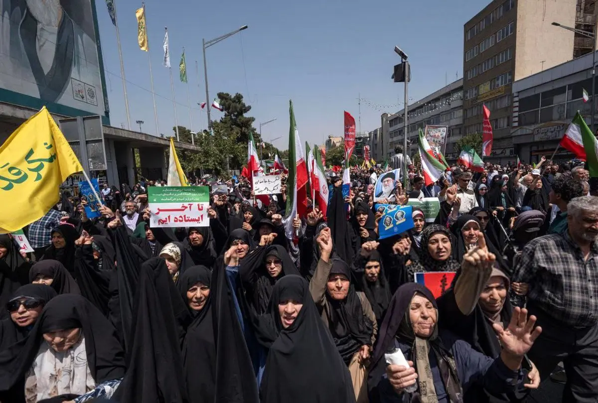 عکس های خیلی خاص و متفاوت خبرگزاری فرانسه از تجمع خیابان انقلاب تهران