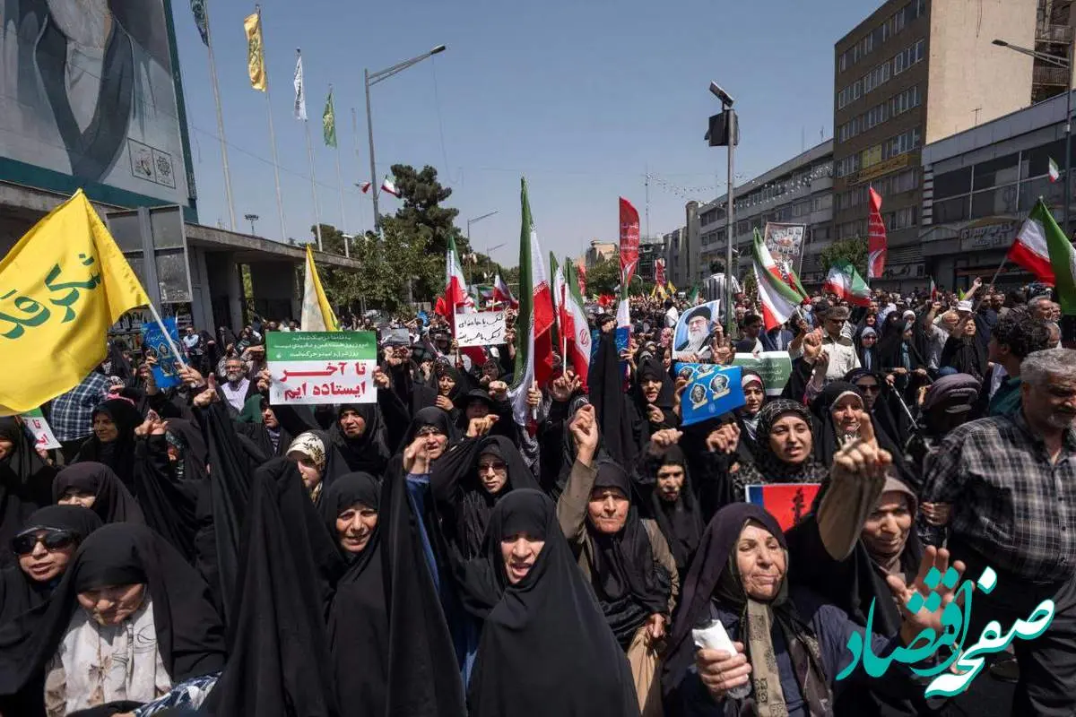 عکس های خیلی خاص و متفاوت خبرگزاری فرانسه از تجمع خیابان انقلاب تهران
