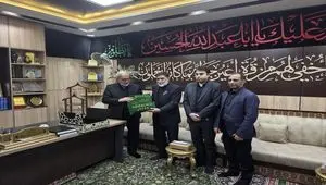 پرچم گنبد حرم مطهر امام حسین (ع) بدرقه پیکر رهبر شهید انقلاب  می شود