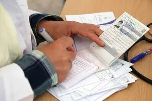 هشدار مجلس درباره گرانی دارو؛ بیمه‌ها توان پرداخت تعهدات را دارند؟