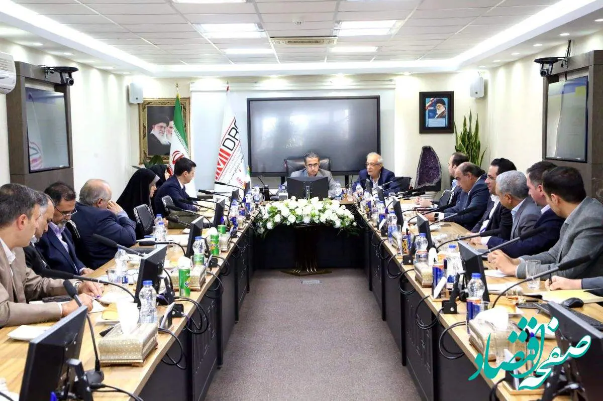 تاکید نماینده رئیسجمهور بر رفع موانع توسعه نیروگاههای خورشیدی در صنایع معدنی /حمایت دولت از شتابدهی به احداث نیروگاههای تجدیدپذیر