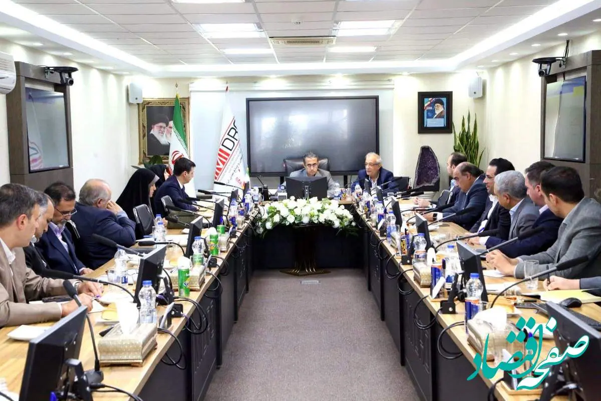 تاکید نماینده رئیسجمهور بر رفع موانع توسعه نیروگاههای خورشیدی در صنایع معدنی /حمایت دولت از شتابدهی به احداث نیروگاههای تجدیدپذیر