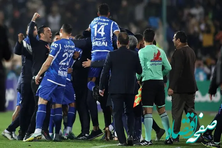 لحظه به لحظه با پنالتی پر حاشیه دربی ؛ حق با پرسپولیس است یا استقلال ؟ 