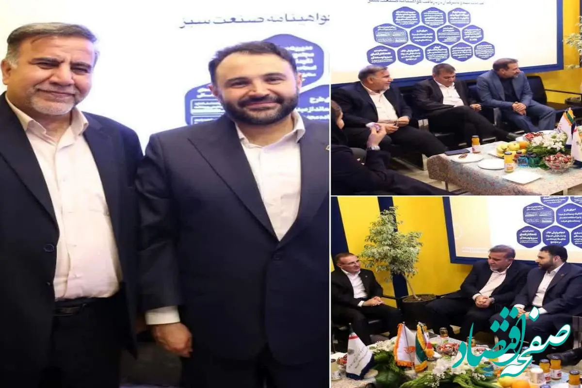 بازدید مدیرعامل بانک شهر از غرفه هلدینگ سرمایهگذاری شیمیایی ایران