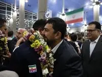 استقبال مدیرعامل شرکت ملی مس از قهرمان مسابقات پارالمپیک پاریس در فرودگاه امام خمینی(ره)