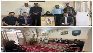 دیدار جمعی از کارکنان فولاد اکسین با خانواده شهید تقوی‌ فر/تجلیل از مقام شهدا و پاسداشت فرهنگ ایثار