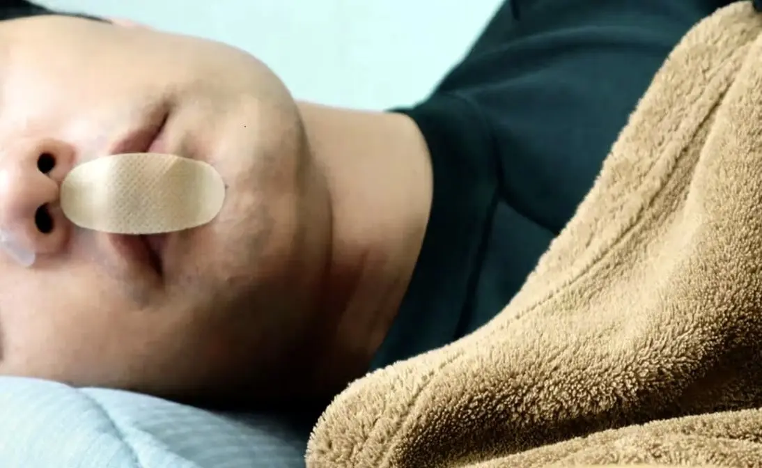 آیا حقیقت دارد با زدن چسب رو دهان بهتر می خوابیم؟