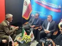 گفتگوی صمیمانه مدیرعامل شرکت فولاد اکسین با دو تن از پیشکسوتان رسانه در نمایشگاه هفته دولت
