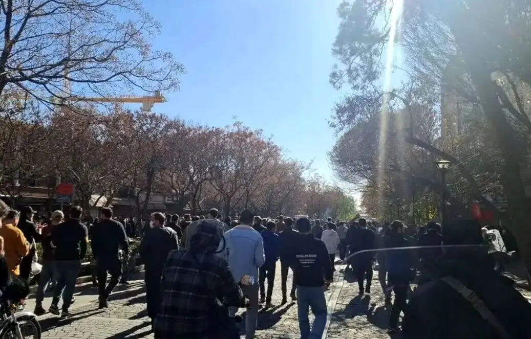 خبر شبانگاهی از اعتراضات دی‌ماه ۱۴۰۴؛ شیب نزول و صعود و پراکندگی