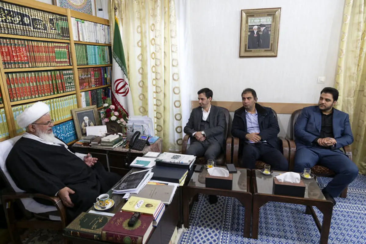 امام جمعه یزد در دیدار مدیر عامل جدید شرکت معدنی و صنعتی چادرملو :صنایع و معادن به مسئولیت‌ اجتماعی خود در حوزه فرهنگ اهتمام کنند