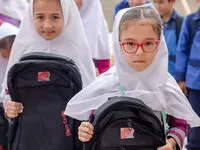  اهدای 3600 بسته لوازم التحریر به دانش آموزان مدارس بانک اقتصادنوین