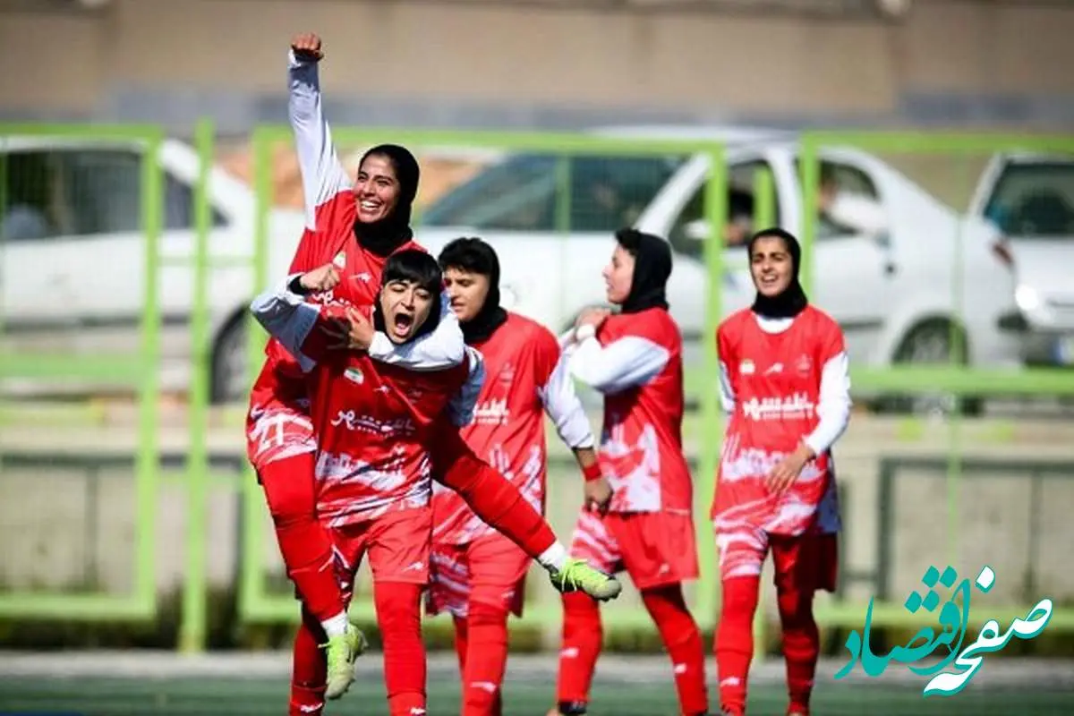 علت استعفای سرمربی تیم فوتبال پرسپولیس چه بود؟