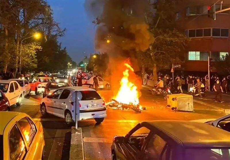 خبر فوری از  آشوبگران؛ زنان و کودکان را سپر انسانی کنید!