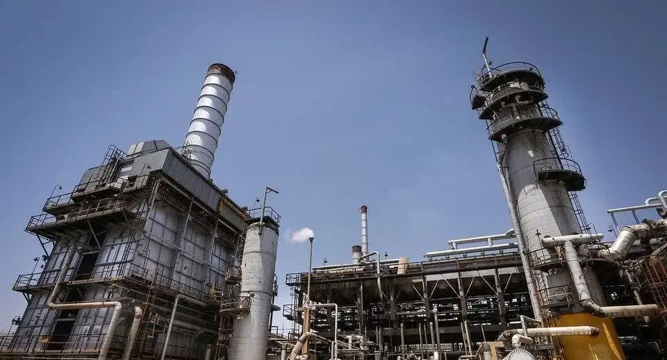 پیگیری طرح‌های هوشمندسازی تولید و توزیع فرآورده‌های نفتی