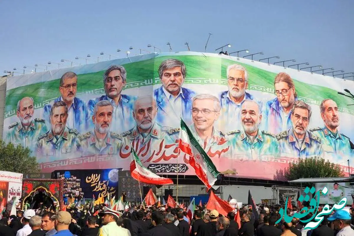 تصویر خاص و عجیب از حضور علی شمخانی در در مراسم تشییع شهدای اقتدار