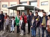 حضور جمعی از فرزندان در محل کار همکاران جهت تبریک روز پدر