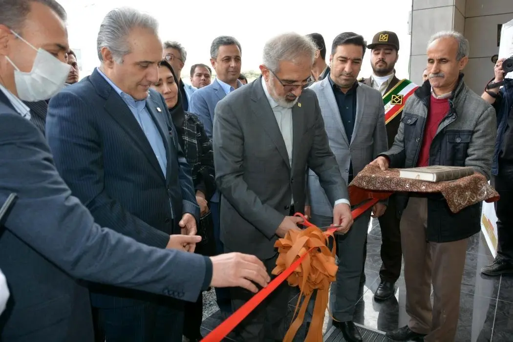 ساختمان جدید شعبه صنعت بانک صنعت و معدن با حضور مدیرعامل و اعضای هیأت مدیره و هیأت عامل این بانک افتتاح شد