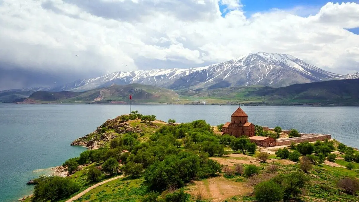 تور وان از خوی چند؟ | قیمت تور وان برای نوروز ۱۴۰۴ | ارزان ترین تور ترکیه