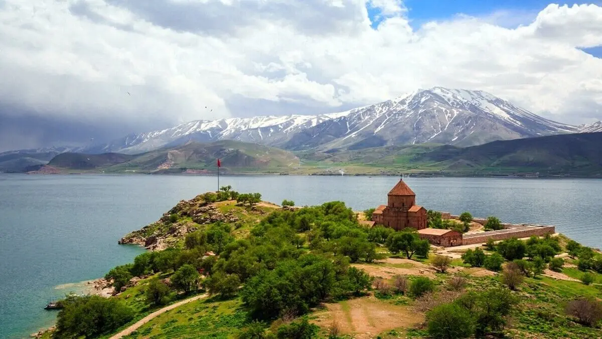تور وان از خوی چند؟ | قیمت تور وان برای نوروز ۱۴۰۴ | ارزان ترین تور ترکیه