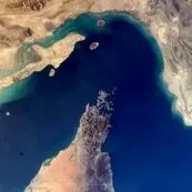 فردا تنگه هرمز بسته می شود؟ / چه اتفاقاتی در راه است؟ 
