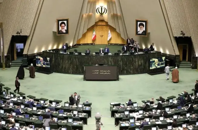 بررسی مجدد افزایش حقوق ۱۴۰۴ کارکنان و بازنشستگان دولت | ۲ ایراد اساسی در افزایش حقوق کارکنان و بازنشستگان