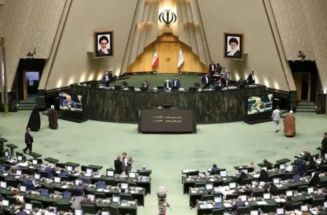 بررسی مجدد افزایش حقوق ۱۴۰۴ کارکنان و بازنشستگان دولت | ۲ ایراد اساسی در افزایش حقوق کارکنان و بازنشستگان