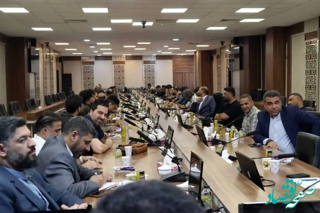 دیدار صمیمانه مدیرعامل شرکت سرمایه گذاری و توسعه اروند با کسبه مجتمع تجاری اروند در سال ۱۴۰۴