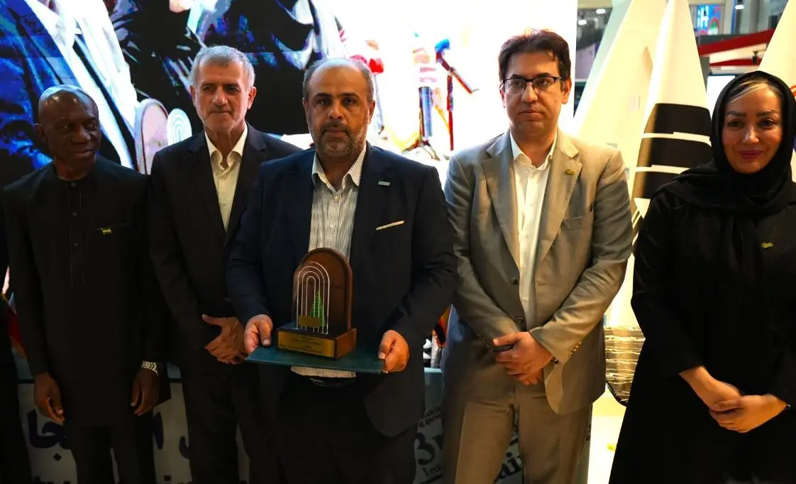 بیمه‌ دی غرفه برتر سومین نمایشگاه بین‌المللی شهر پایدار کیش شد