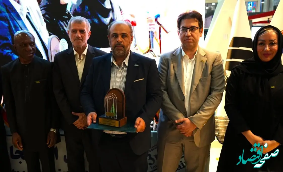 بیمه‌ دی غرفه برتر سومین نمایشگاه بین‌المللی شهر پایدار کیش شد