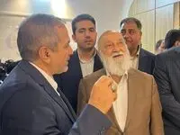  بازدید دکتر مهدی چمران، رئیس شورای اسلامی شهر تهران، از غرفه موسسه اعتباری ملل، در نمایشگاه بین‌المللی مشهد