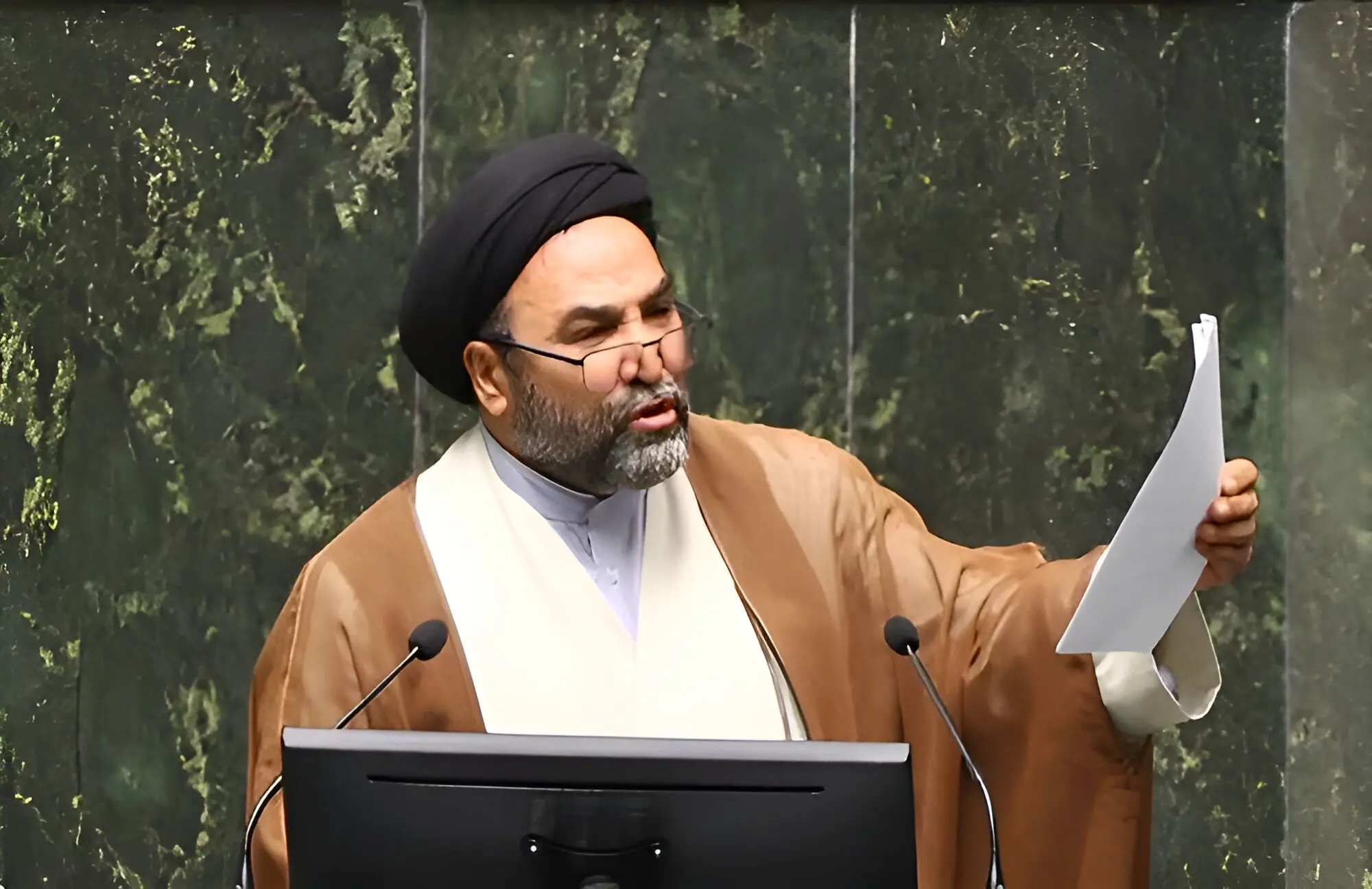 وزیر صمت بابت افزایش قیمت تولیدات ایران‌خودرو باید پاسخگو باشد