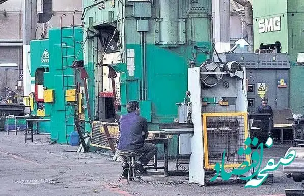 دولت برای همسان‌ سازی و متناسب‌ سازی باید ارز و دلار و سوخت را گران کند؟ / بازی باخت - باخت کارگران و کارفرمایان 