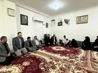 شهدا و خانواده آنان آبرو و برکت ایران اسلامی هستند