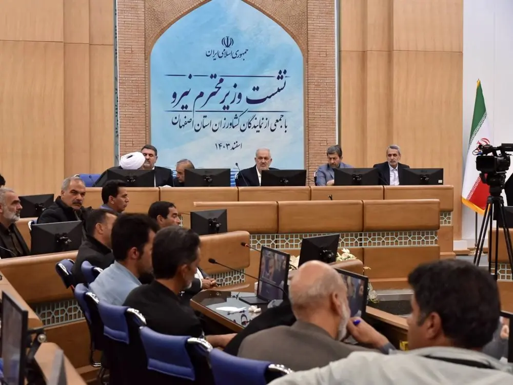 مقابله با بهره‌برداری غیرقانونی آب در حوضه آبریز زاینده رود/ اجازه هیچ‌گونه بارگذاری جدید را نمی‌دهیم/ در مدیریت منابع آب به قانون متعهد خواهیم بود