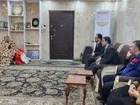 مدیرعامل فولاد اکسین با حضور در منزل شهیدان ابراهیم و اسماعیل،فرجوانی با خانواده ایشان دیدار و گفتگو کرد