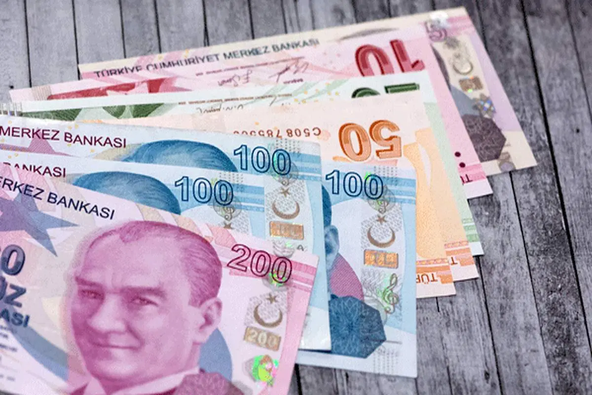 برای سفر به ترکیه لیر ببریم یا دلار؟ راهنمای کامل مدیریت پول در سفر