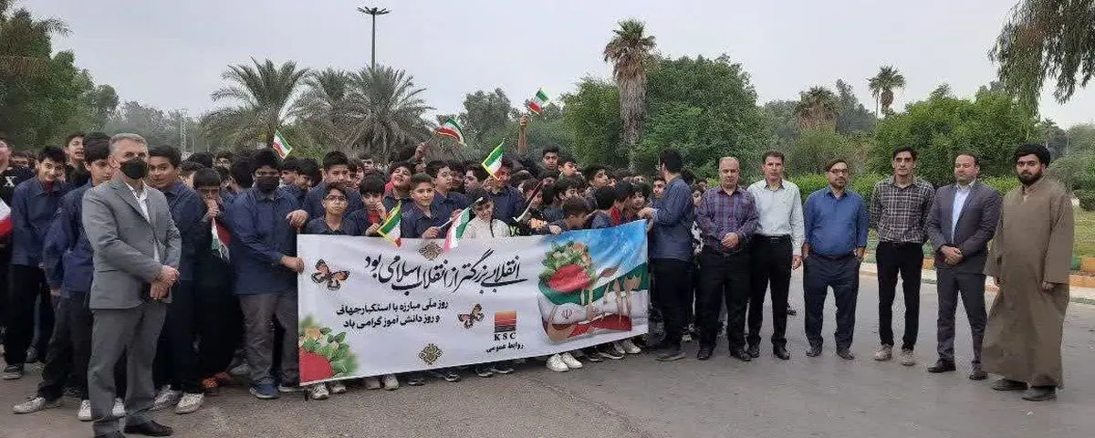 راهپیمایی دانشآموزان مجموعه مدارس امام حسین (ع) دویست دستگاه فولاد خوزستان