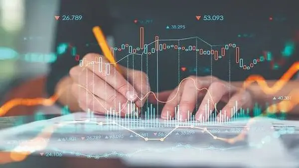 خروج ۲۲۰۴ میلیارد تومانی پول حقیقی از بورس؛ شاخص کل ریخت، هم‌وزن قد کشید