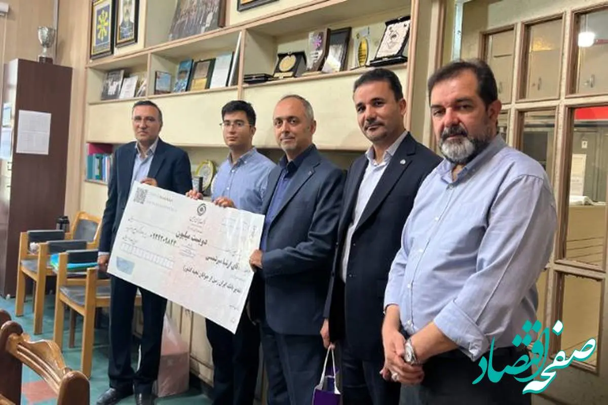 تقدیر بانک ایران‌زمین از دارنده مدال المپیاد جهانی نجوم