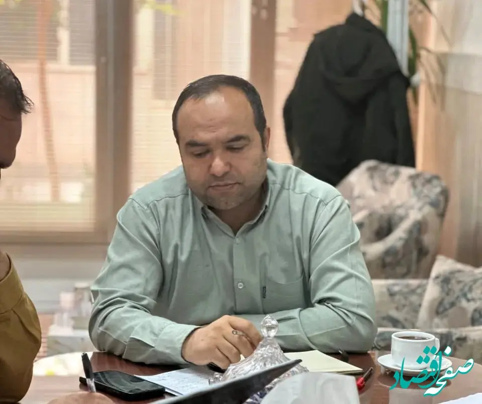 دولت، فرمانده‌ای که خود مانع است